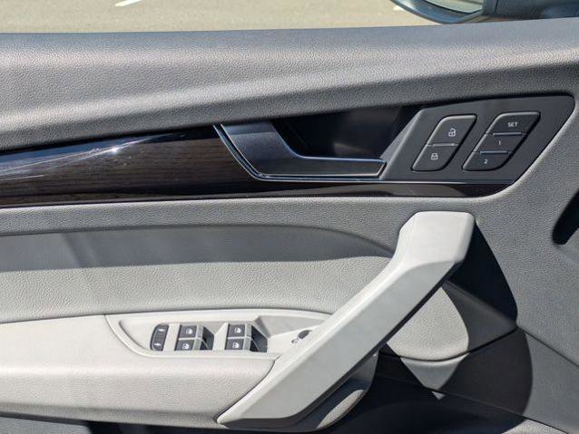 Used 2020 Audi Q5 2.0T Premium w/ Convenience Package image 12