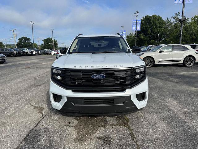 Certified 2025 Ford Expedition Active AWD/4WD image 2