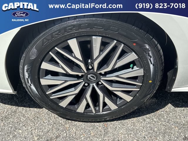 Used 2024 Nissan Altima 2.5 SV FWD image 13