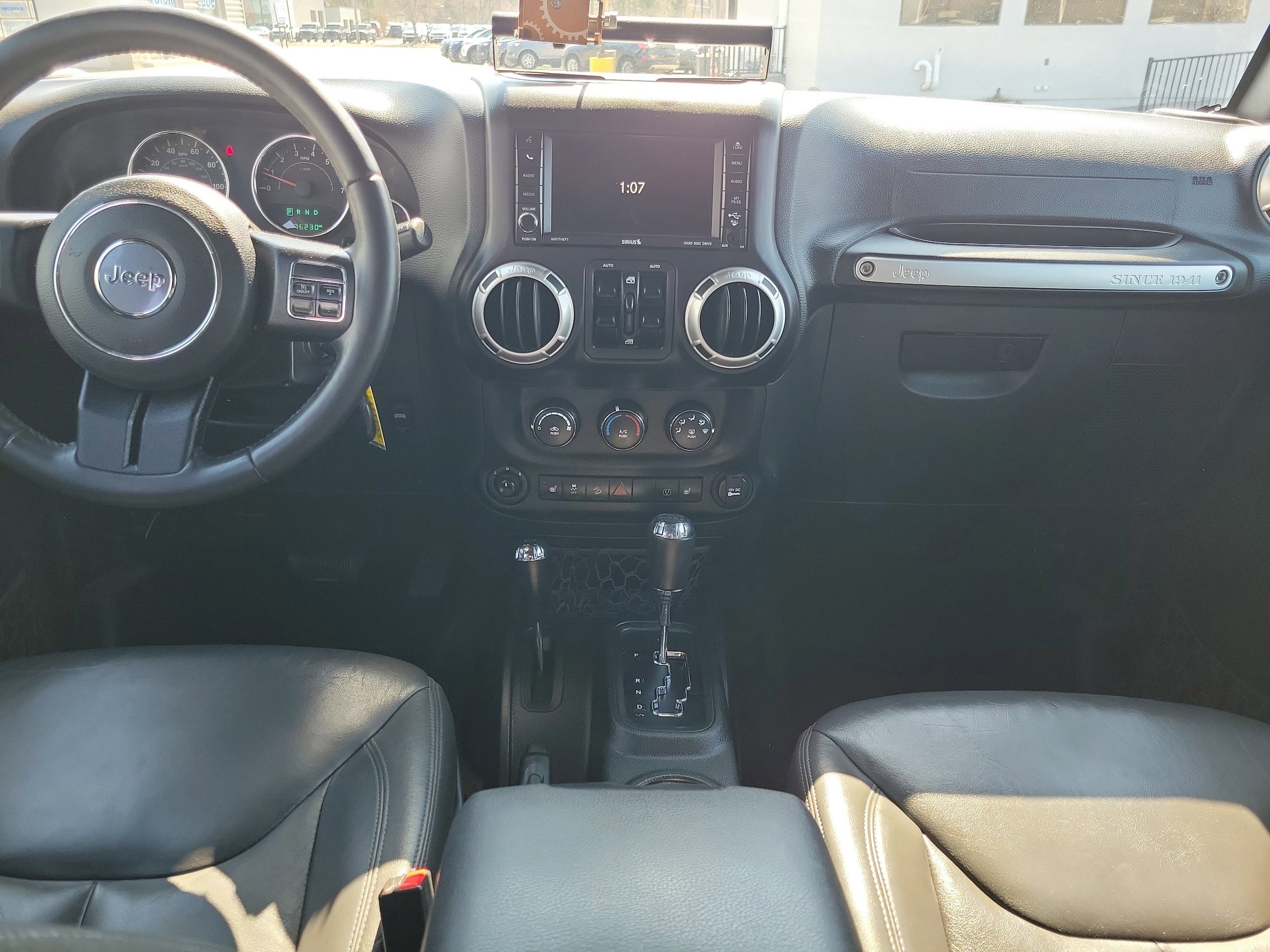 Used 2017 Jeep Wrangler Unlimited Rubicon w/ Connectivity Group AWD/4WD image 11