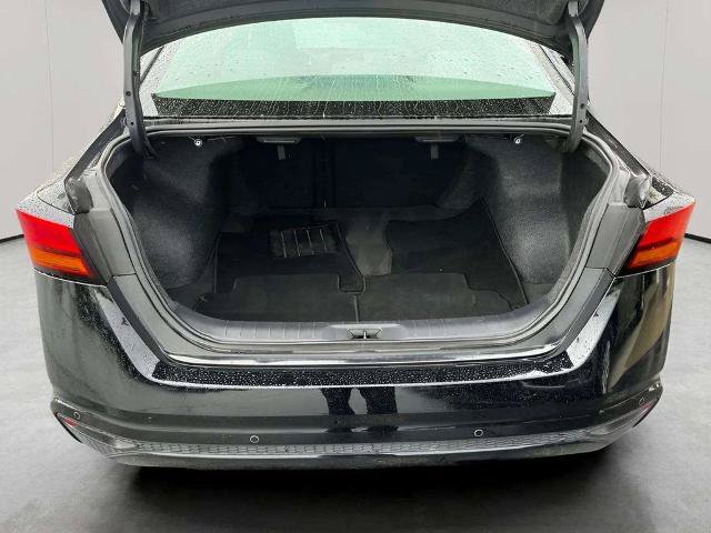 Used 2025 Nissan Altima 2.5 SV FWD image 14