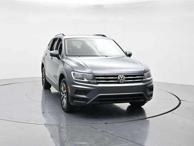 Used 2020 Volkswagen Tiguan SE w/ Panoramic Sunroof Package image 4