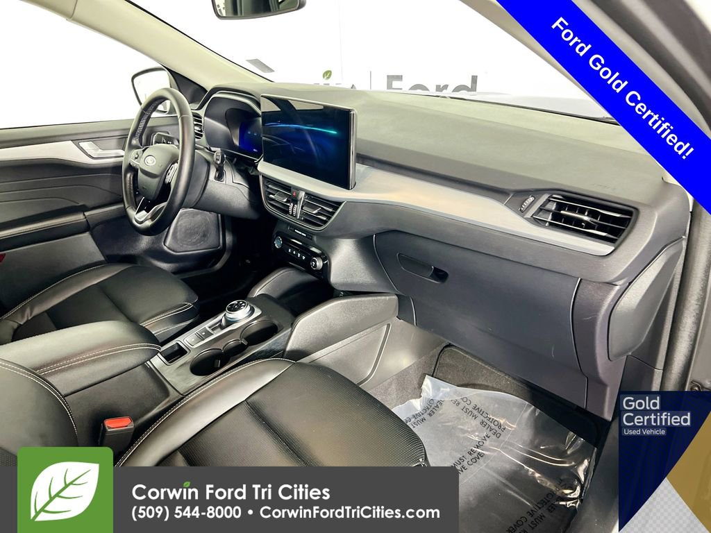 Certified 2025 Ford Escape Platinum AWD/4WD image 30