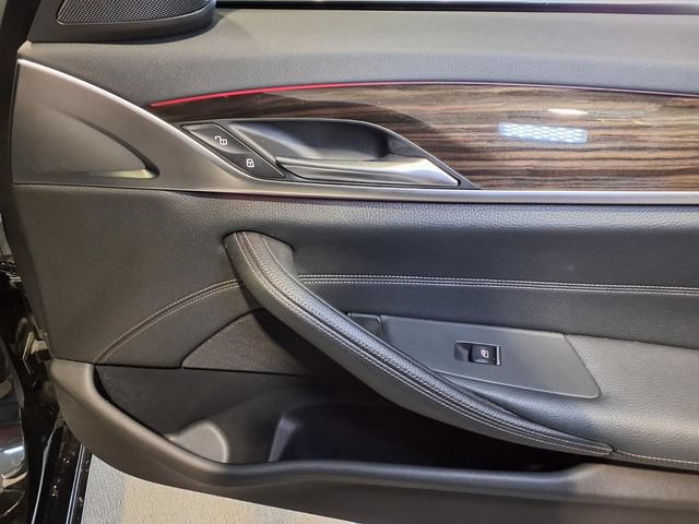 Used 2019 BMW 530e RWD image 29