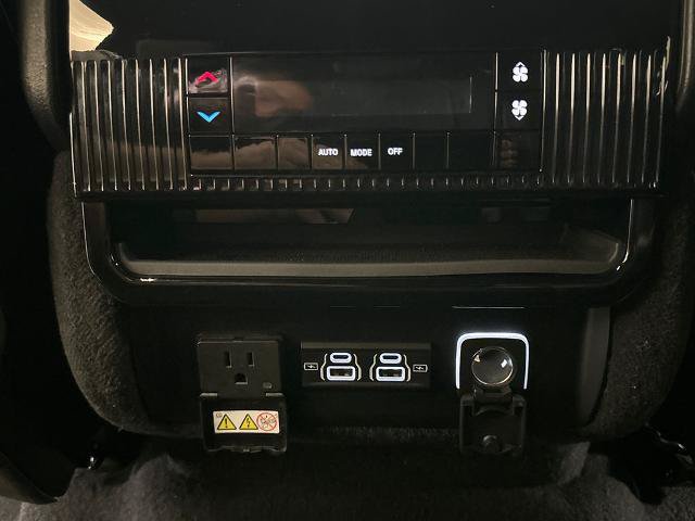 Used 2024 Jeep Wagoneer L Series II RWD image 31