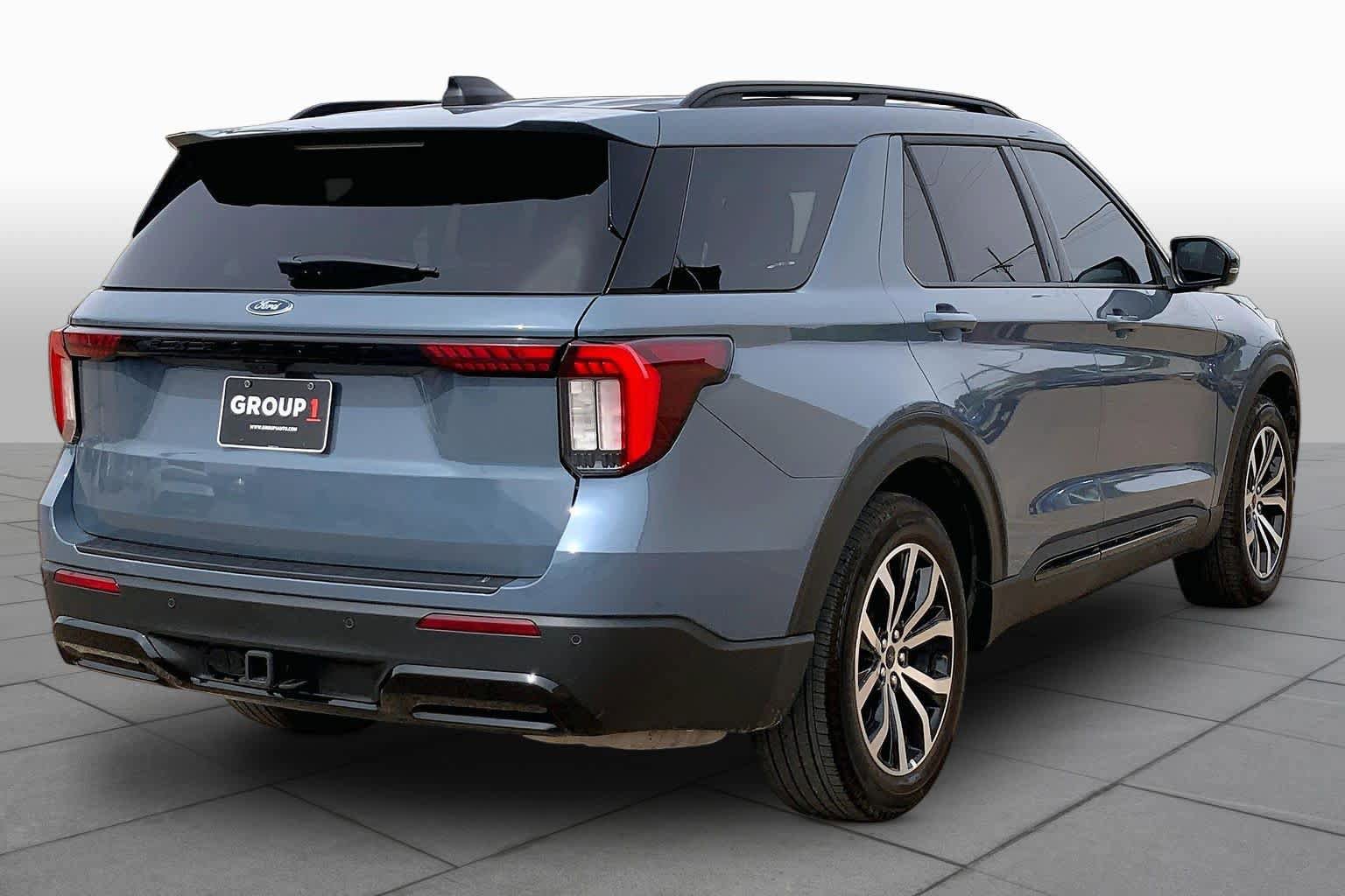 Certified 2025 Ford Explorer ST-Line w/ Premium Package RWD image 13