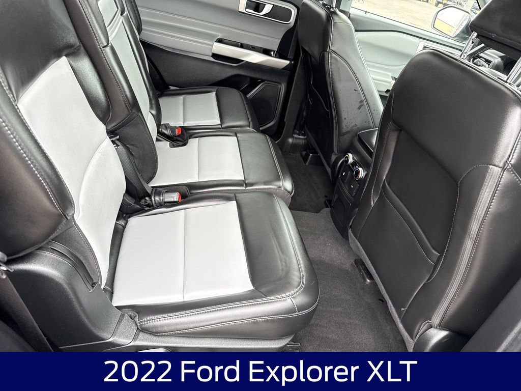 Certified 2022 Ford Explorer XLT w/ XLT Sport Appearance Package AWD/4WD image 14
