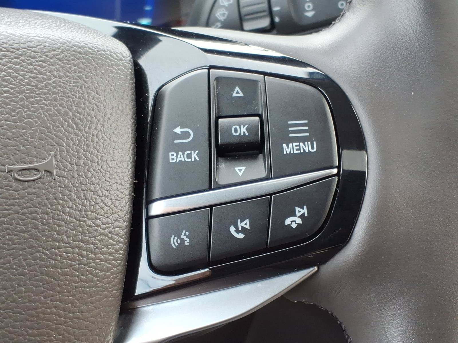 Certified 2023 Ford Explorer Platinum w/ Technology Package AWD/4WD image 21