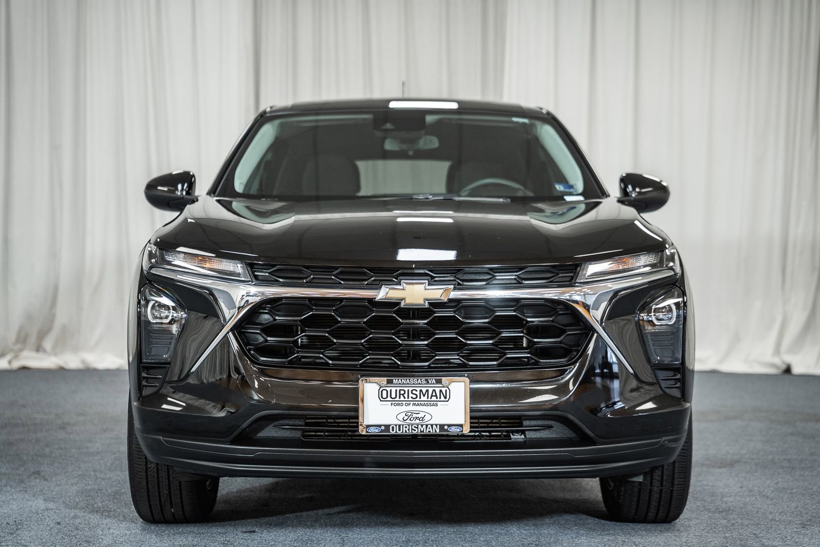 Used 2024 Chevrolet Trax LS w/ LS Convenience Package image 2