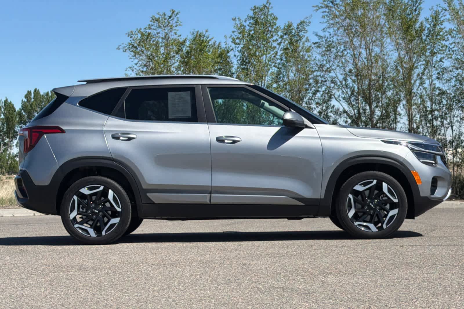Used 2024 Kia Seltos SX w/ SX Sunroof Package AWD/4WD image 8