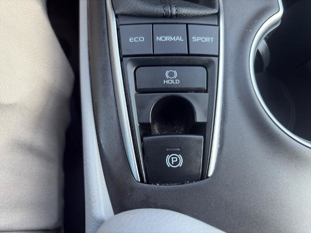 Used 2022 Toyota Camry LE AWD/4WD image 24