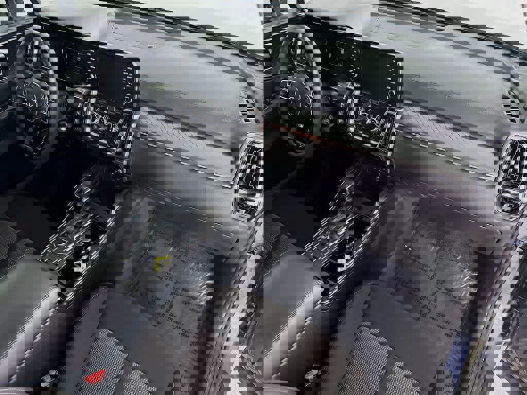 Used 2023 Kia Sorento LX image 32