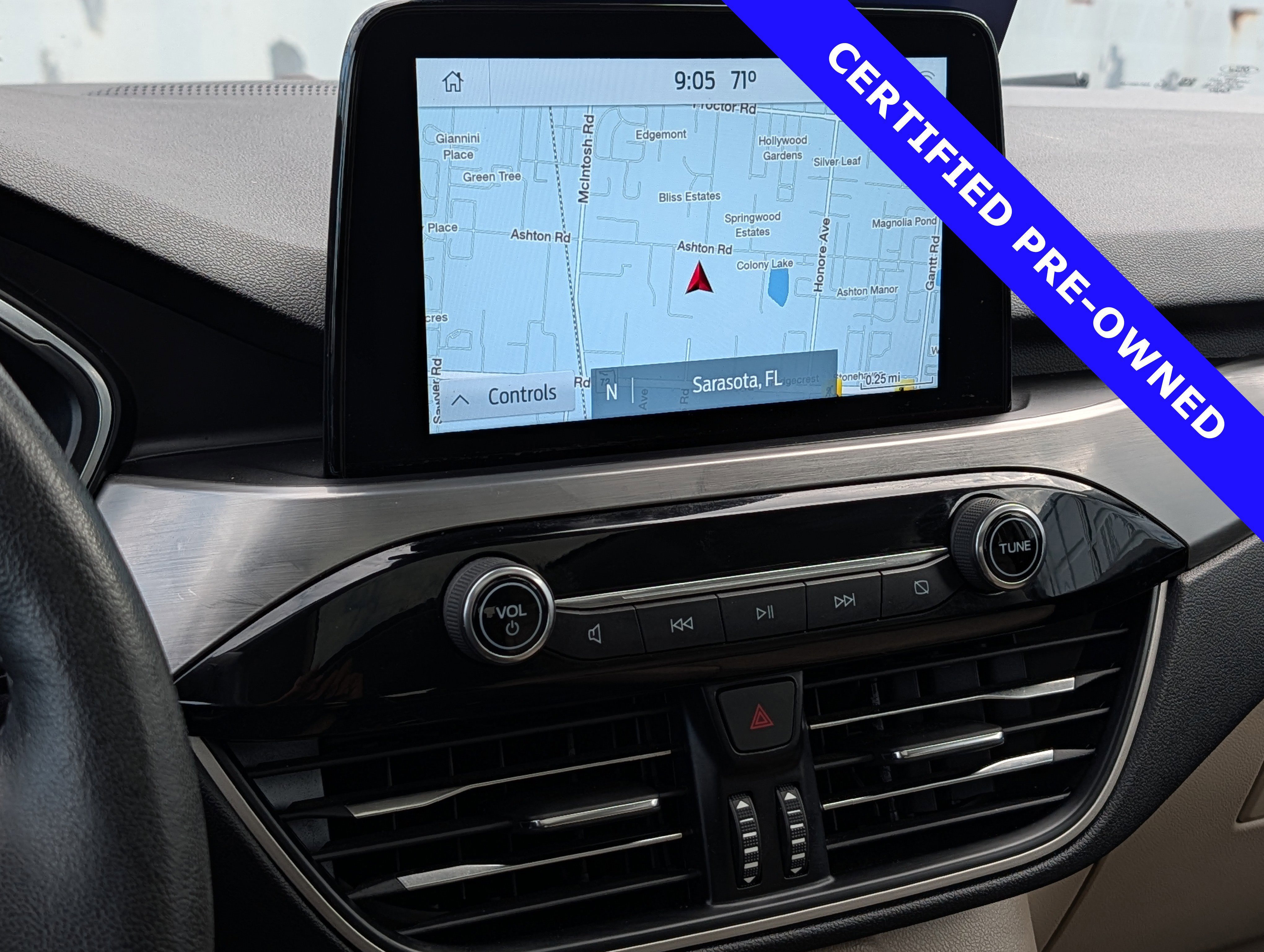 Certified 2021 Ford Escape Titanium FWD image 30