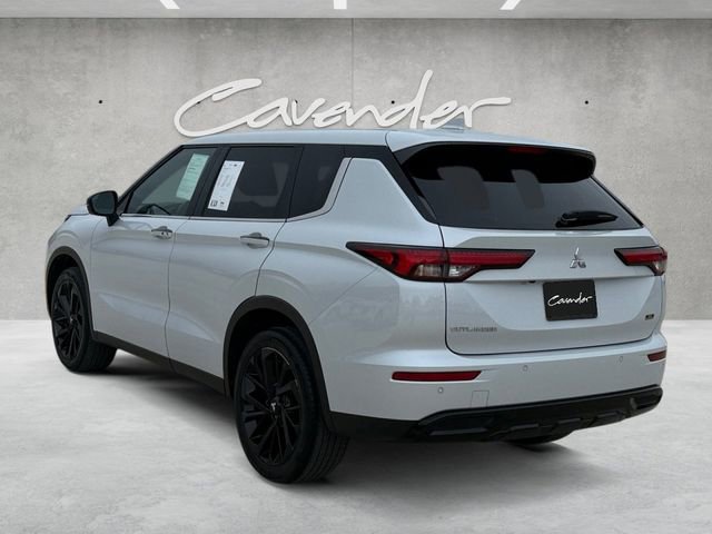 Used 2023 Mitsubishi Outlander SE Black Edition FWD image 14