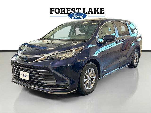 Used 2021 Toyota Sienna LE image 3