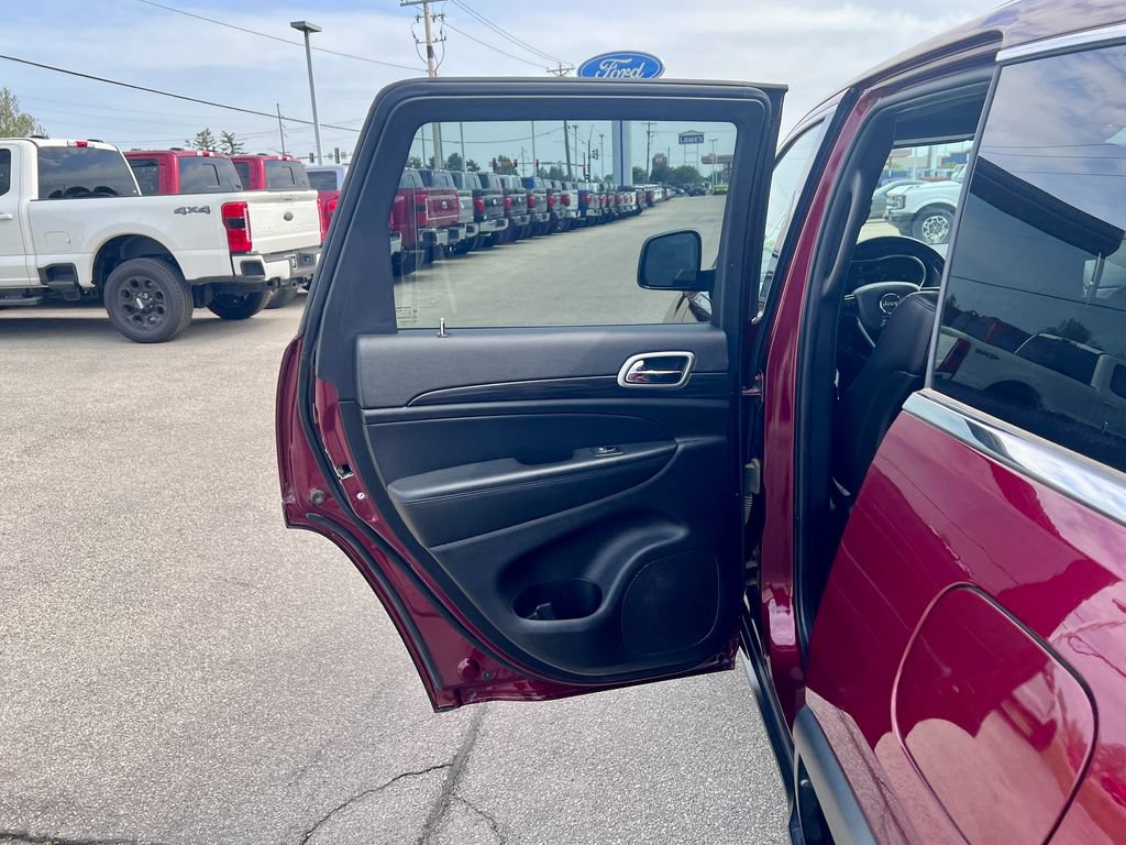 Used 2022 Jeep Grand Cherokee Laredo X AWD/4WD image 14