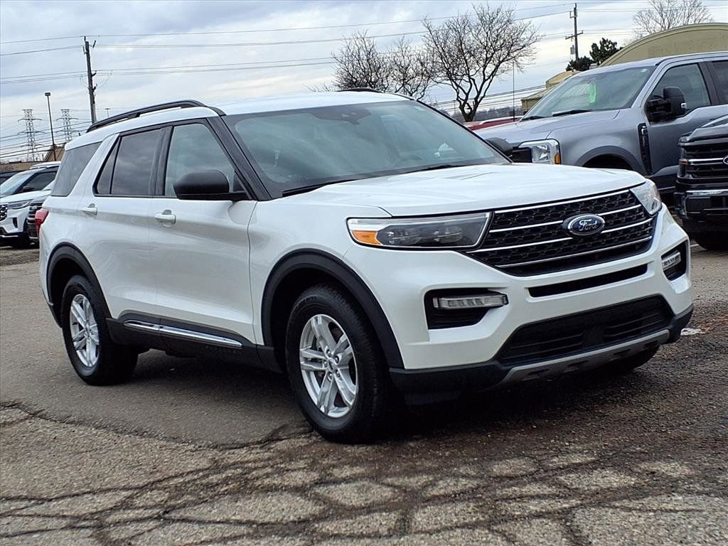 Certified 2022 Ford Explorer XLT w/ Equipment Group 202A image 7