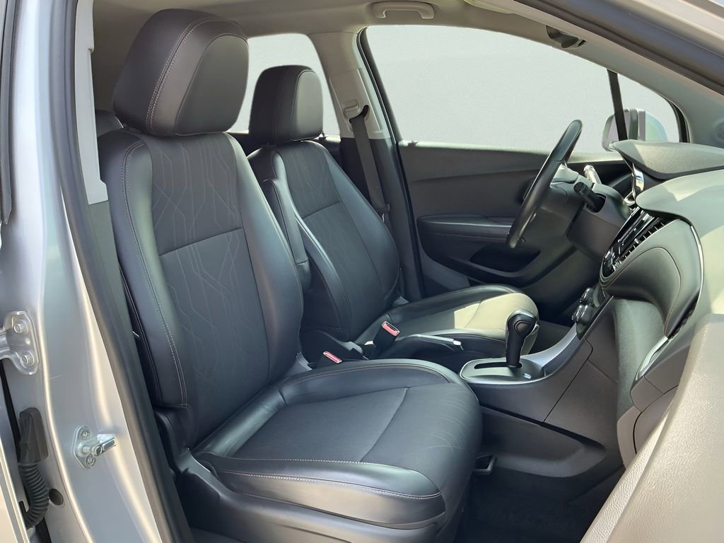 Used 2019 Chevrolet Trax LT w/ LT Convenience Package image 14