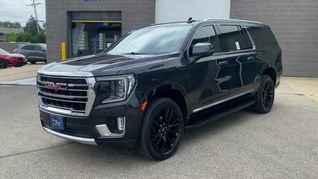Used 2024 GMC Yukon XL SLT w/ SLT Luxury Package AWD/4WD image 5
