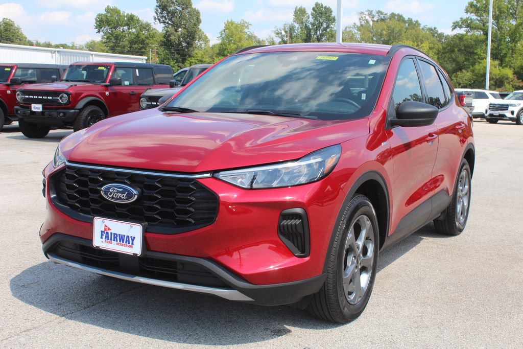 Certified 2025 Ford Escape ST-Line AWD/4WD image 4