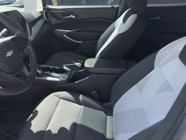 Used 2024 Chevrolet Trax LS w/ LS Convenience Package image 23