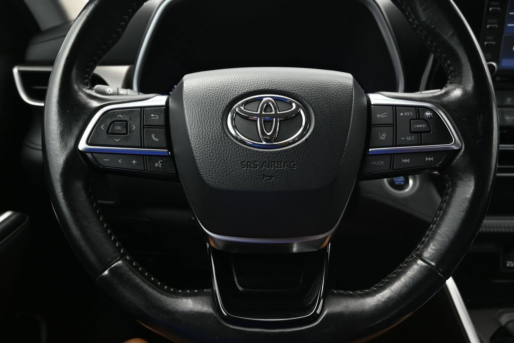 Used 2021 Toyota Highlander XLE FWD image 27