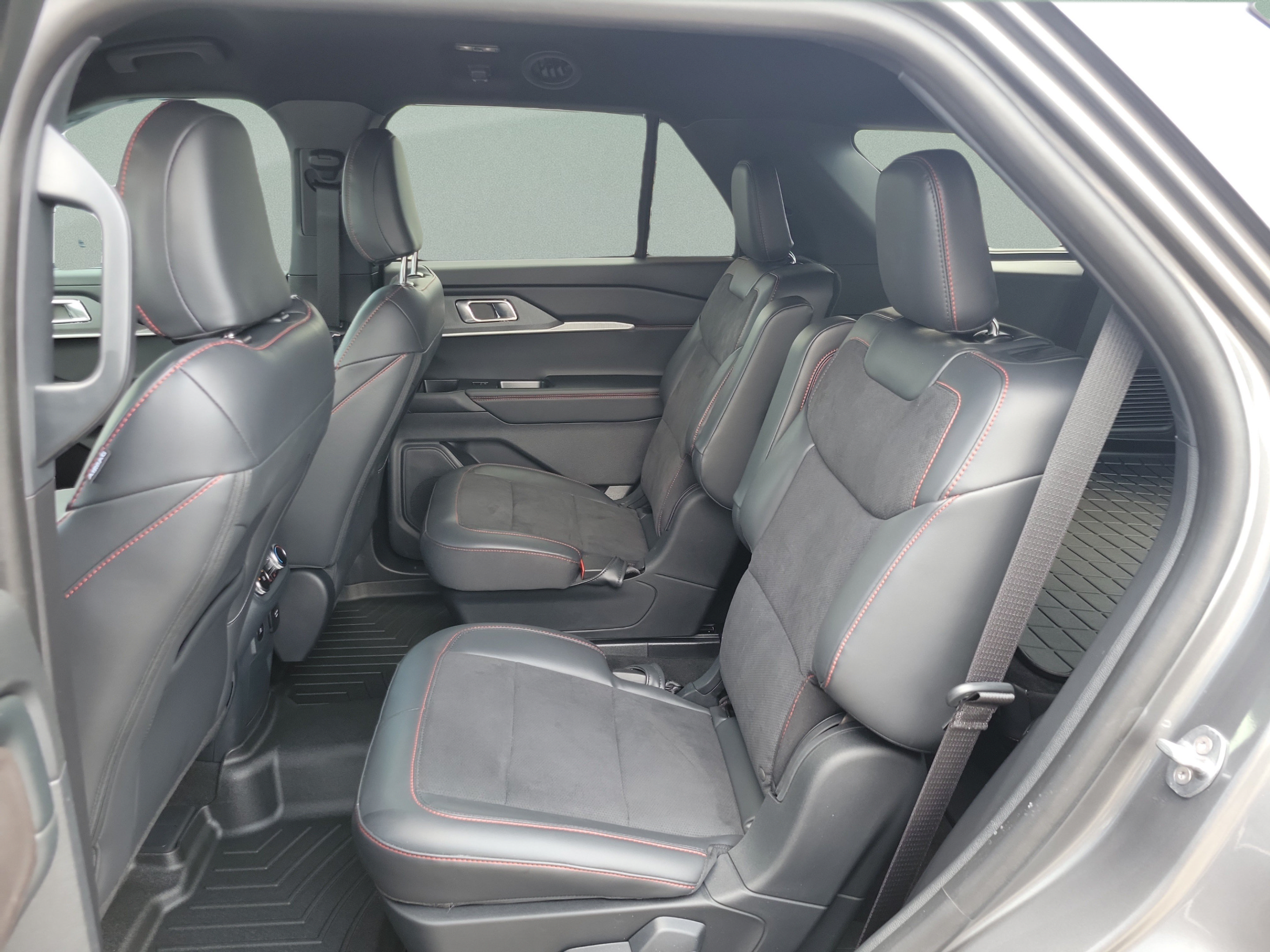 Certified 2025 Ford Explorer ST AWD/4WD image 13