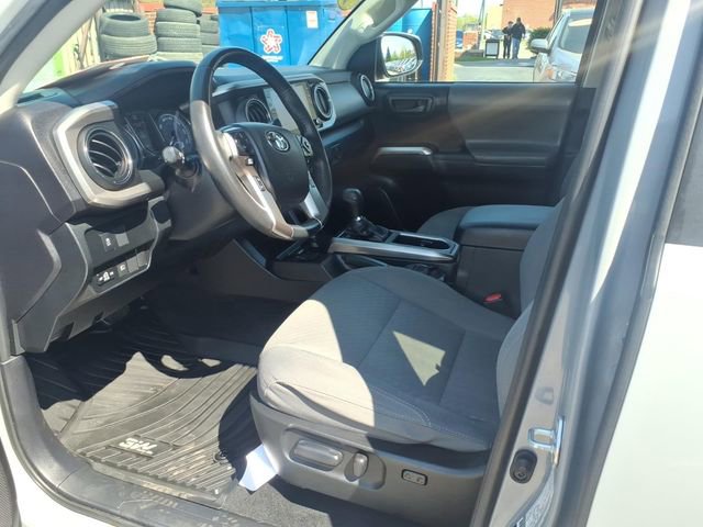 Used 2021 Toyota Tacoma SR5 AWD/4WD image 12