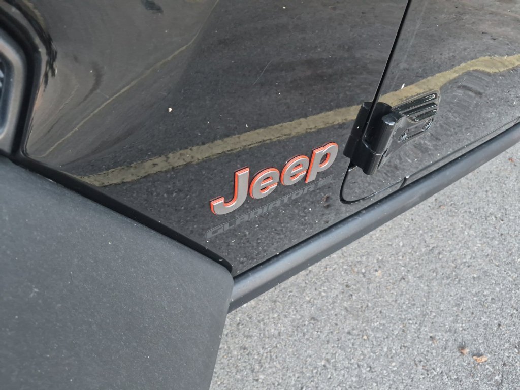 Used 2026 Jeep Gladiator Mojave AWD/4WD image 7