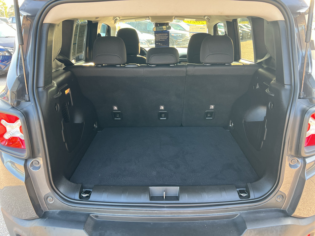 Used 2020 Jeep Renegade Latitude w/ Cold Weather Group AWD/4WD image 18