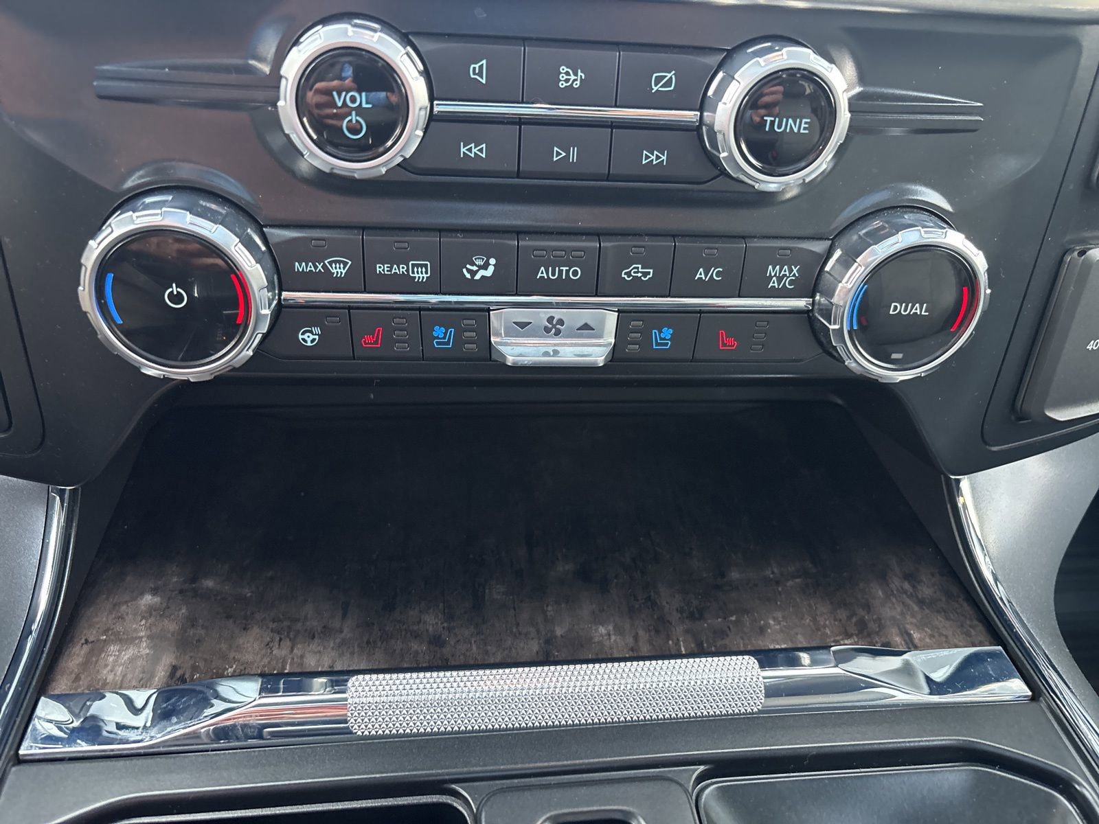 Certified 2022 Ford F150 Lariat w/ Equipment Group 502A High image 28