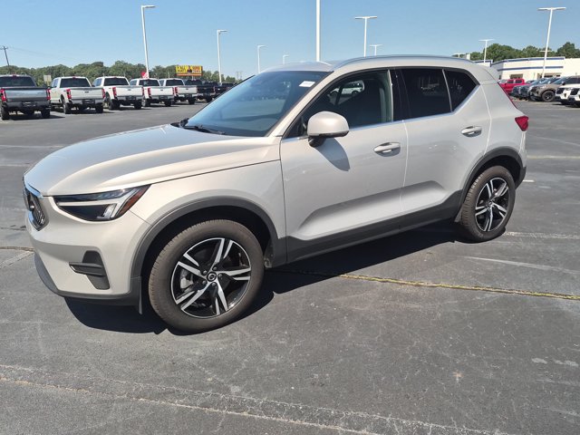 Used 2025 Volvo XC40 B5 Core AWD/4WD image 8