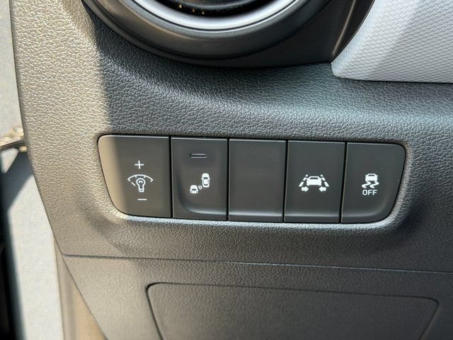 Used 2020 Hyundai Kona SEL Plus AWD/4WD image 25