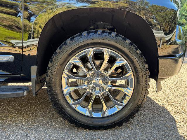 Used 2023 Chevrolet Silverado 1500 High Country w/ Technology Package AWD/4WD image 4