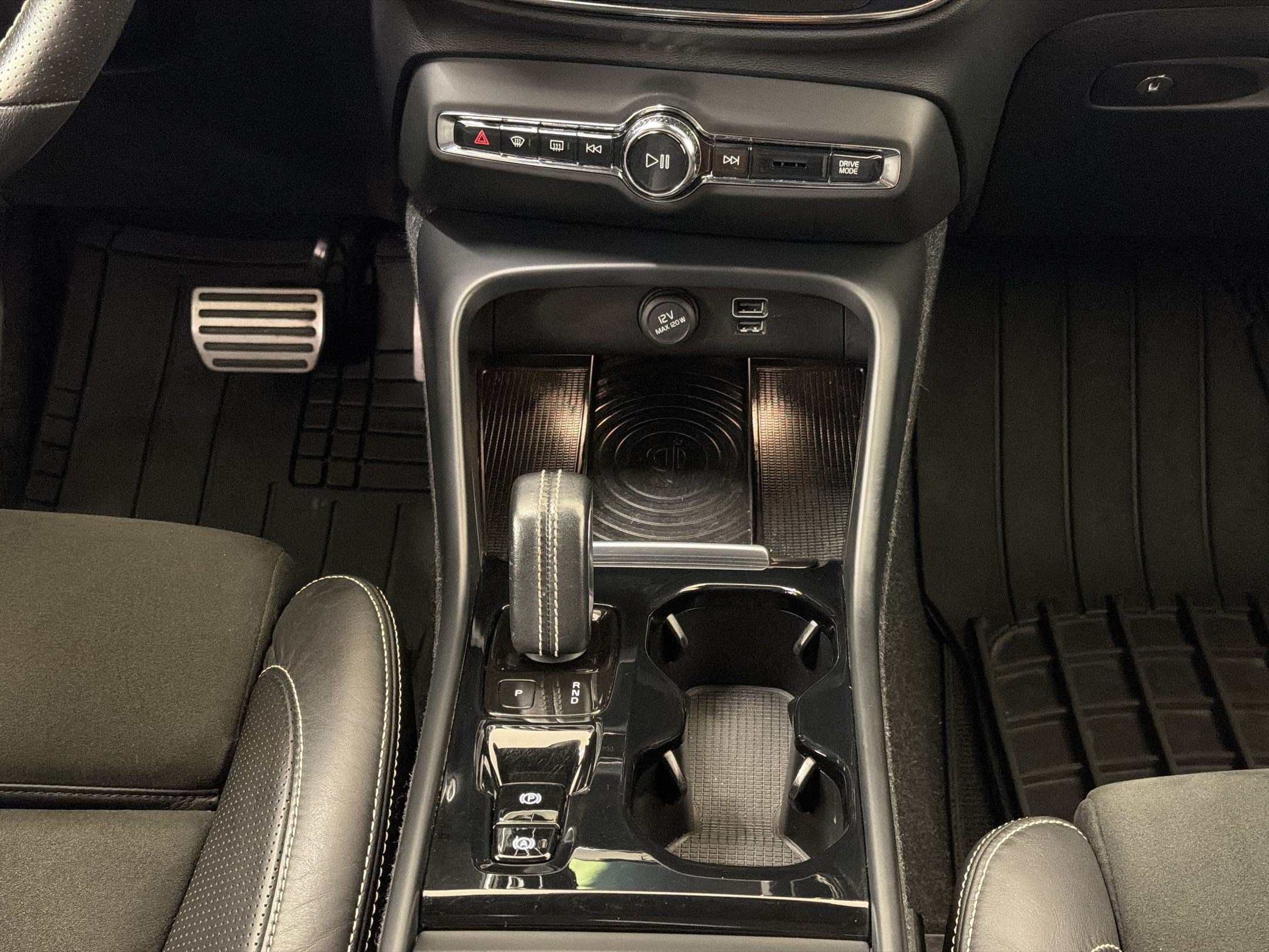 Used 2019 Volvo XC40 T5 R-Design AWD/4WD image 17