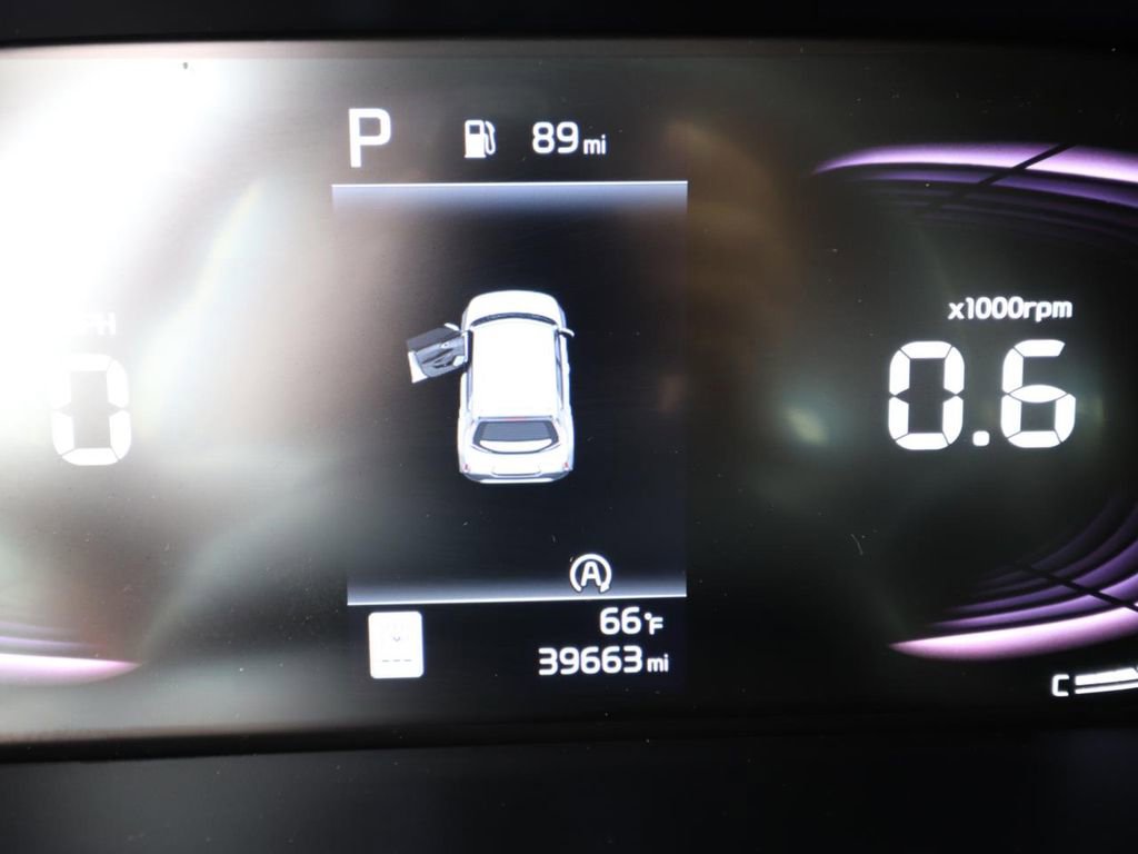 Used 2025 Kia Soul LX w/ LX Technology Package image 18