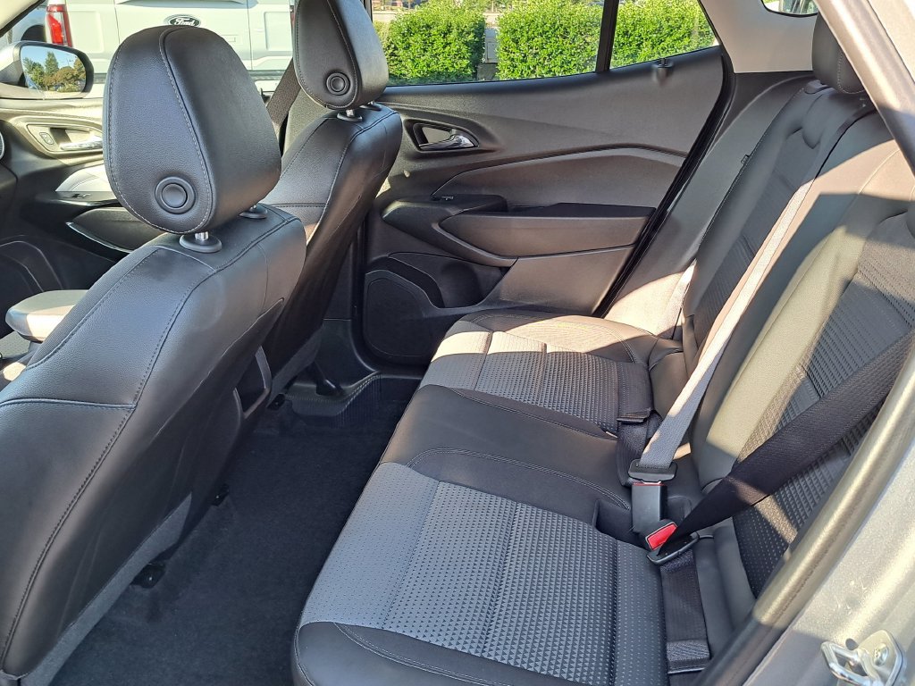 Used 2025 Chevrolet Trax LT w/ Driver Confidence Package FWD image 13