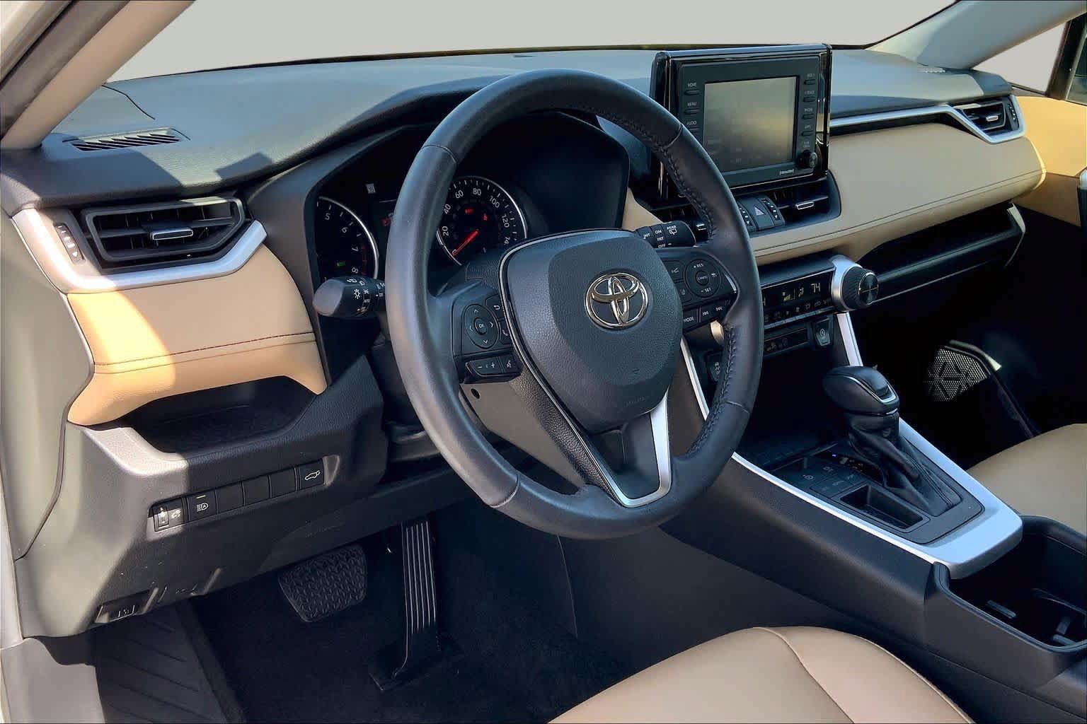 Used 2022 Toyota RAV4 XLE Premium FWD image 18