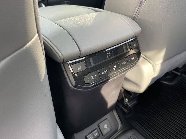 Used 2025 Toyota Highlander Platinum AWD/4WD image 35
