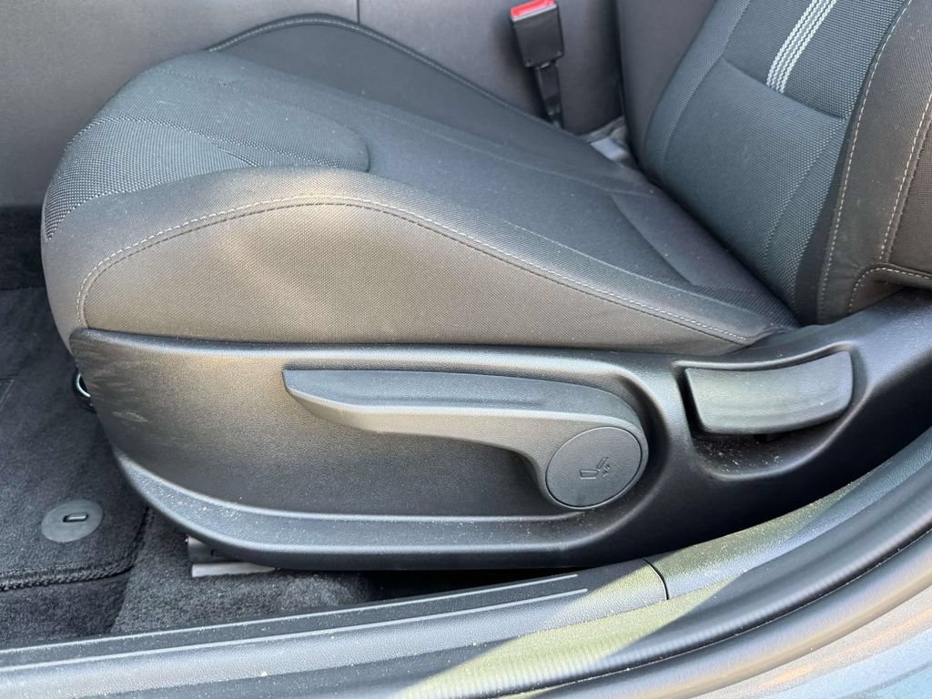 Used 2025 Hyundai Elantra SE FWD image 20