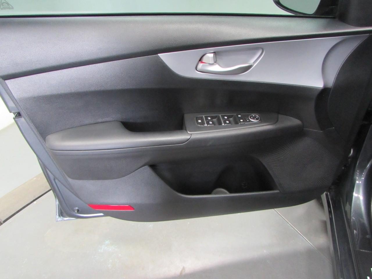 Used 2024 Kia Forte LXS FWD image 11