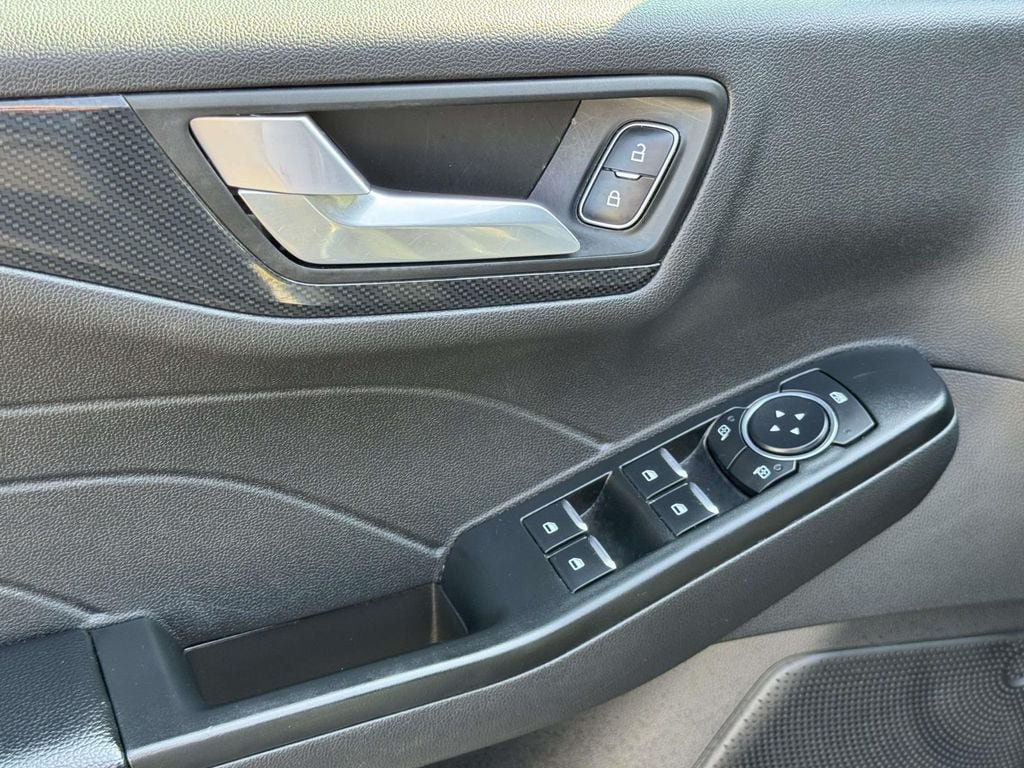 Certified 2025 Ford Escape ST-Line Select AWD/4WD image 19