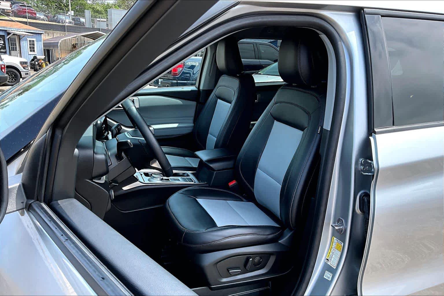 Certified 2023 Ford Explorer XLT w/ Equipment Group 202A RWD image 8