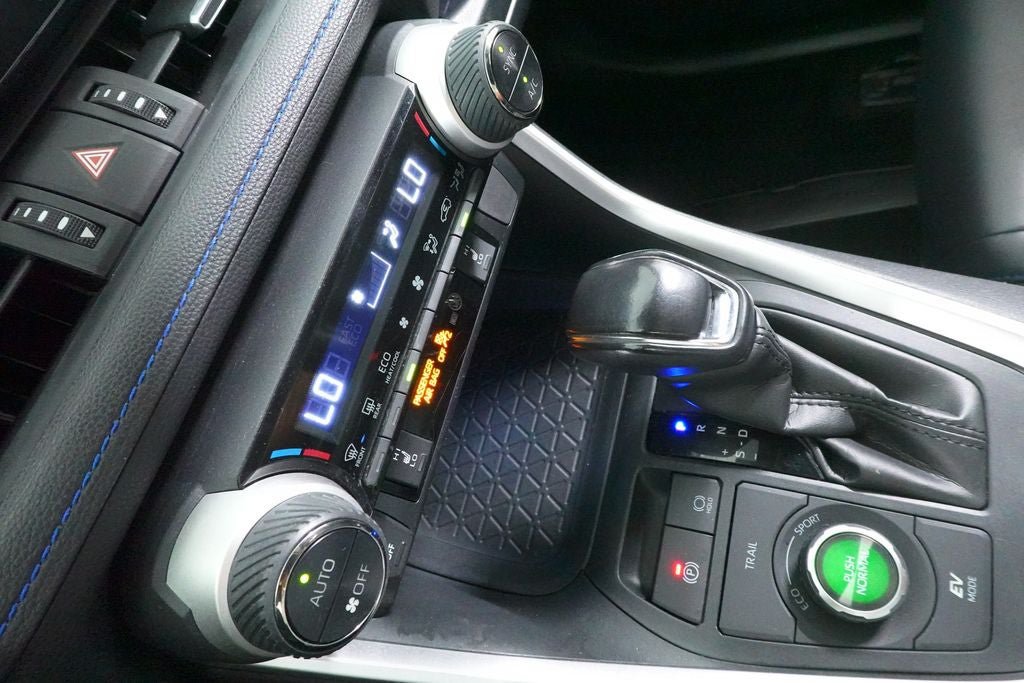 Used 2019 Toyota RAV4 XSE w/ XSE Weather Package AWD/4WD image 18