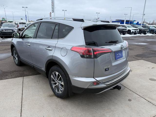 Used 2018 Toyota RAV4 XLE AWD/4WD image 3