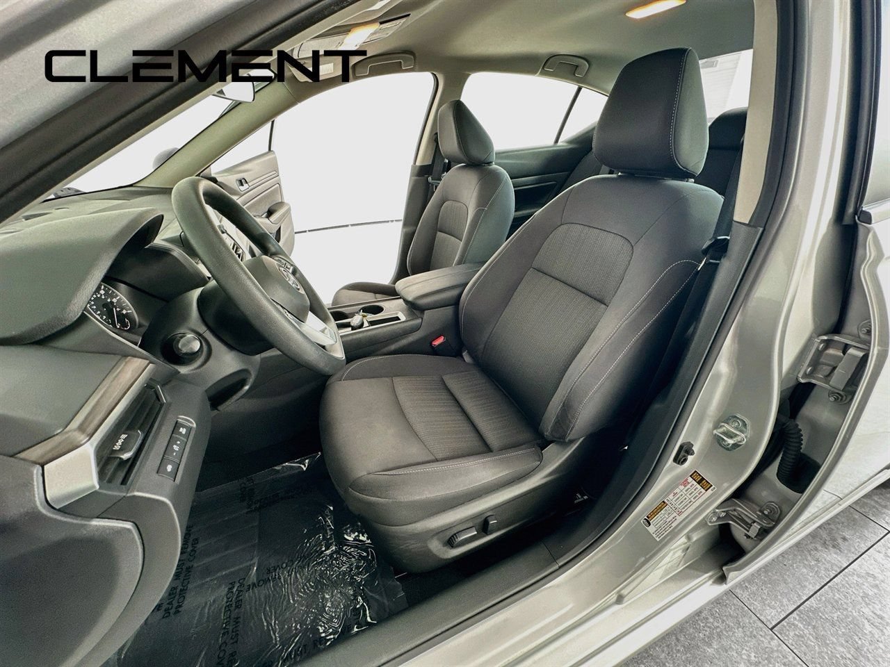 Used 2025 Nissan Altima 2.5 SV FWD image 28