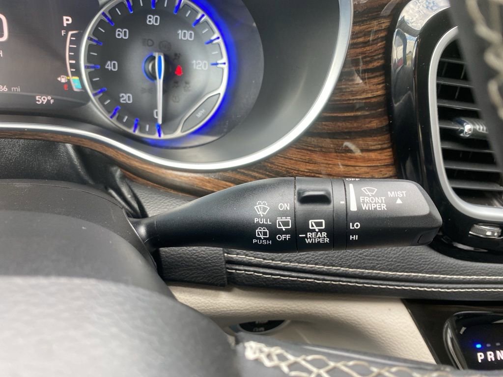 Used 2022 Chrysler Pacifica Limited image 30