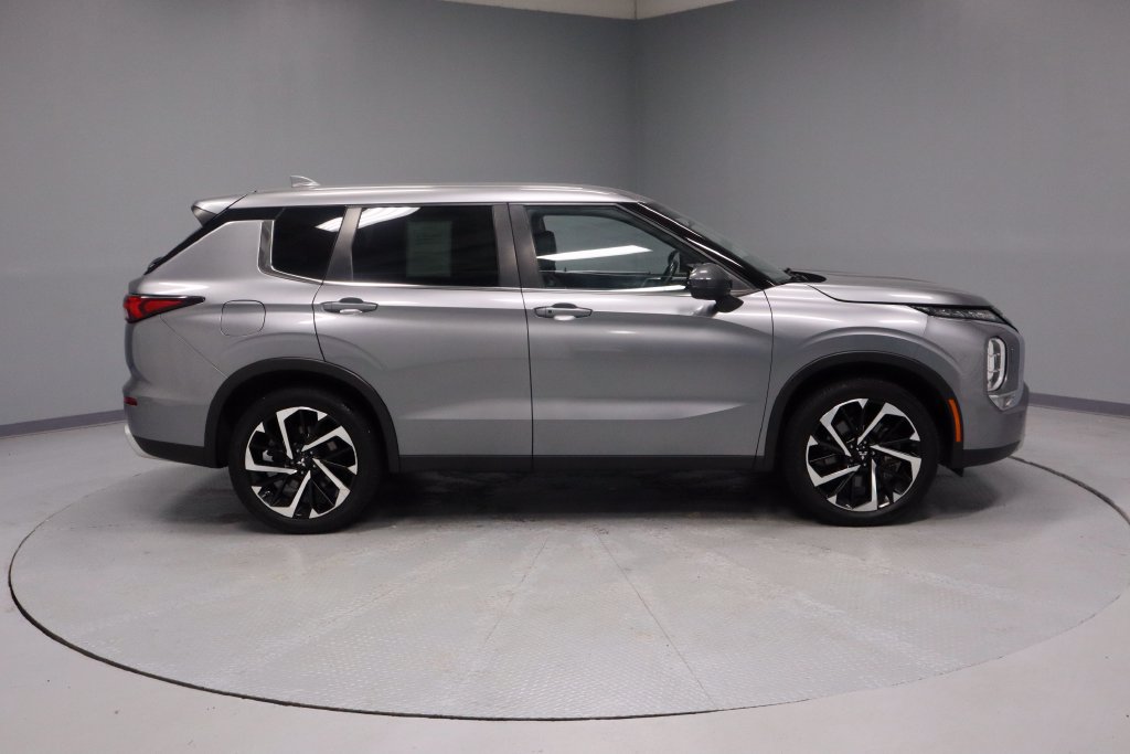 Used 2022 Mitsubishi Outlander SE AWD/4WD image 13