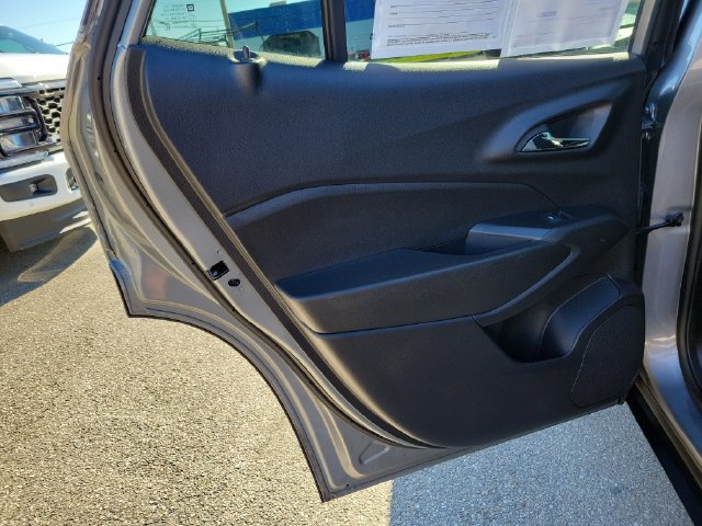 Used 2026 Chevrolet Trax LS w/ LS Convenience Package FWD image 13
