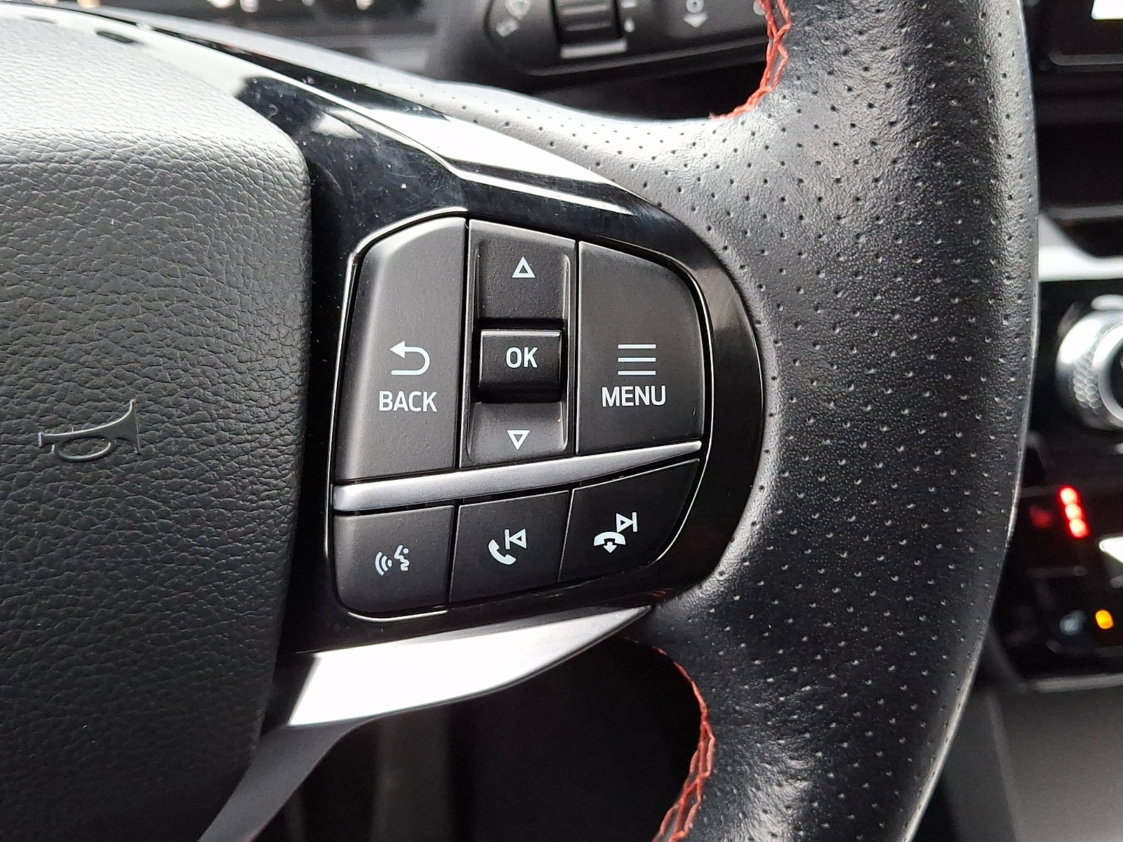 Certified 2022 Ford Explorer ST-Line w/ Class IV Trailer Tow Package image 29